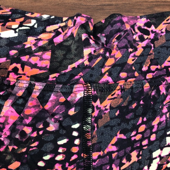 DonnaJo Capri Leggings NWOT Colorful and Comfy - Picture 5 of 5
